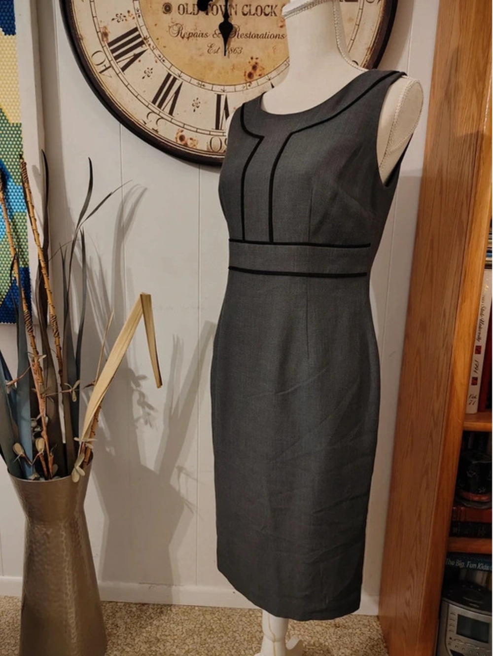Evan-Picone Black Label Gray Sheath Dress Size 4